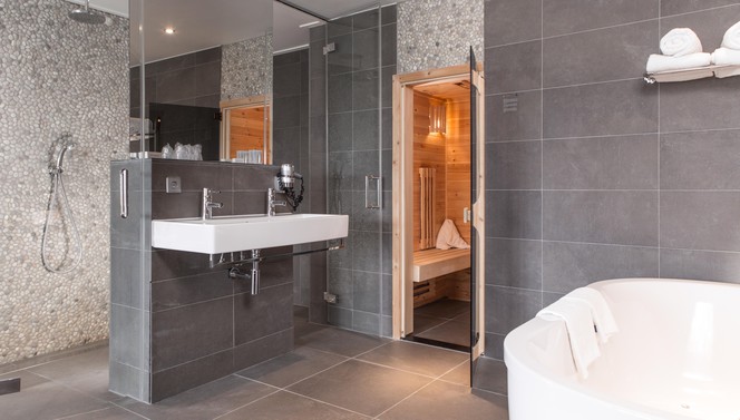 Wellness Suite Hotel Breukelen bathroom sauna bubble bath relax shower together enjoy